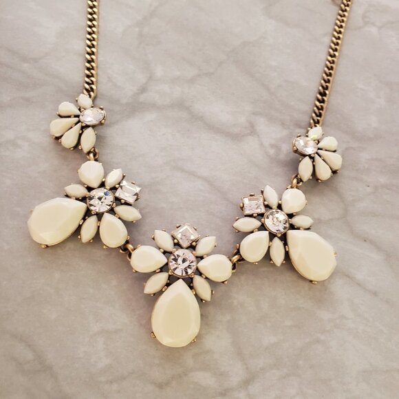 💖 J.Crew Cream Ivory Rhinestones Crystals Pave Cluster Statement Necklace 💖 - Picture 6 of 14
